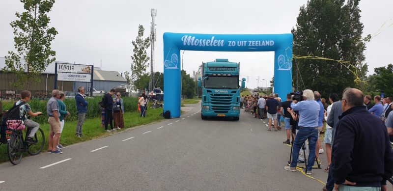Mosselkaravaan vertrekt met eerste oogst
